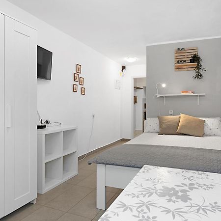 Studio Valkane Private Garden Пула Екстер'єр фото